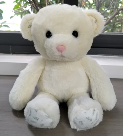 Seated teddy bear — cream